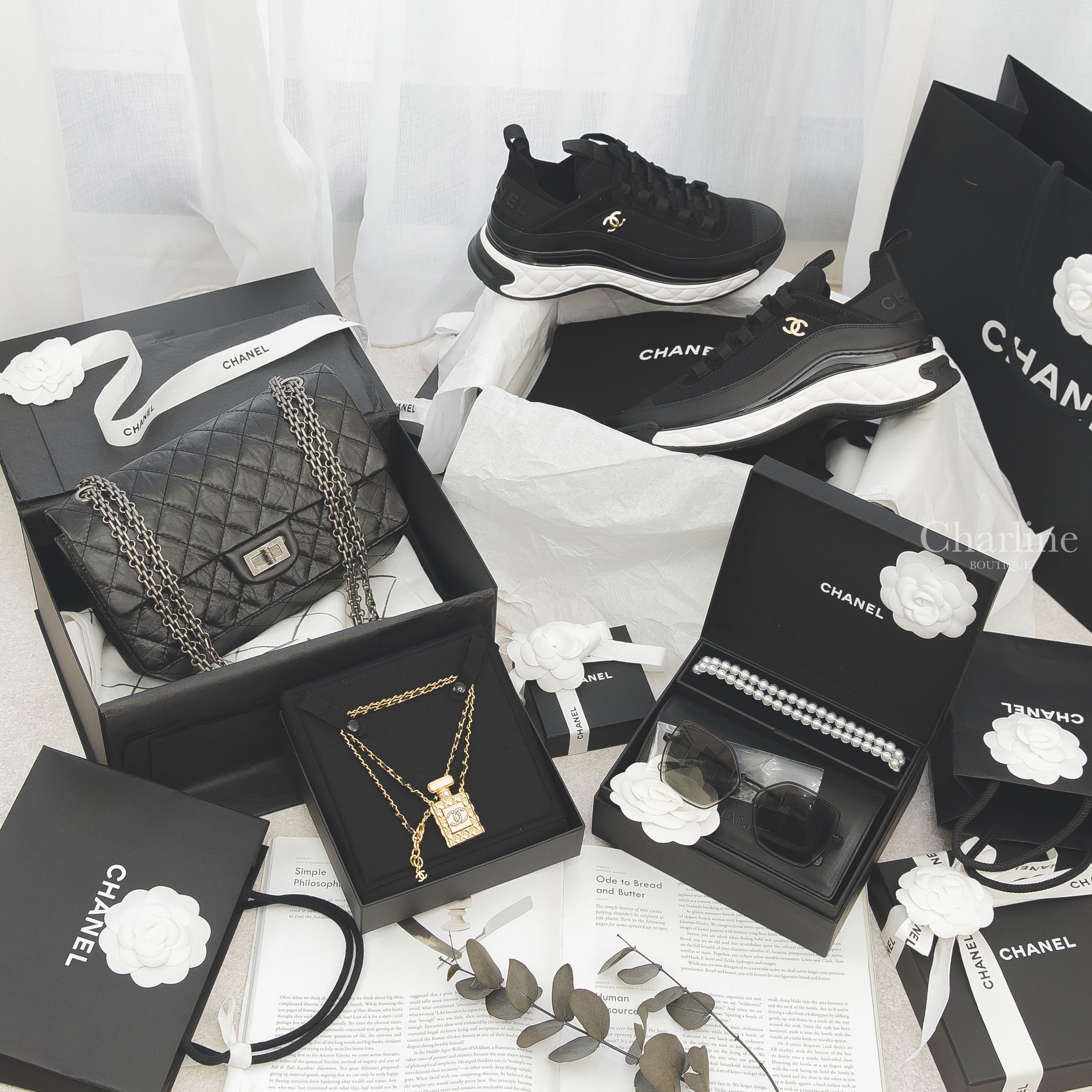 Chanel 黑色銀釦仿舊銀鍊牛皮菱格紋肩背包,Chanel 黑色金CC內增高絨布小牛皮運動鞋,Chanel 金色香奈兒五號香水瓶皮穿鍊水鑽CC項鍊,Chanel 黑色蝴蝶型珍珠鏈帶太陽眼鏡-Charline Boutique 精品代購