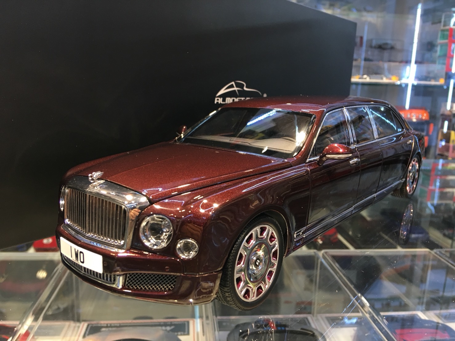 Almost Real 830603 Bentley Mulsanne Limousine 1/18 Almost Real 830603 Bentley Mulsanne Limousine 1/18