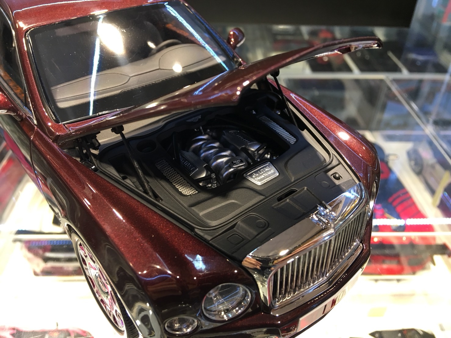 Almost Real 830603 Bentley Mulsanne Limousine 1/18 Almost Real 830603 Bentley Mulsanne Limousine 1/18