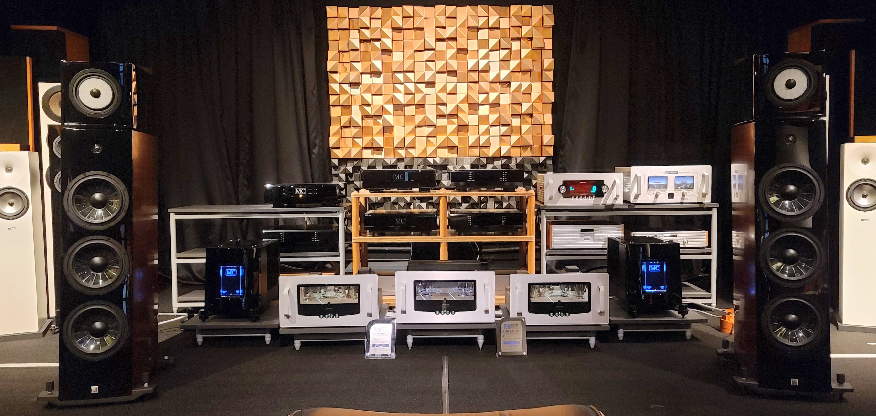 Aria Audio 雅詠音響位處港島炮台山區，代理各國發燒影音器材產品，提供專業服務解決方案，竭誠為你提供最貼心滿意的購物服務體驗。