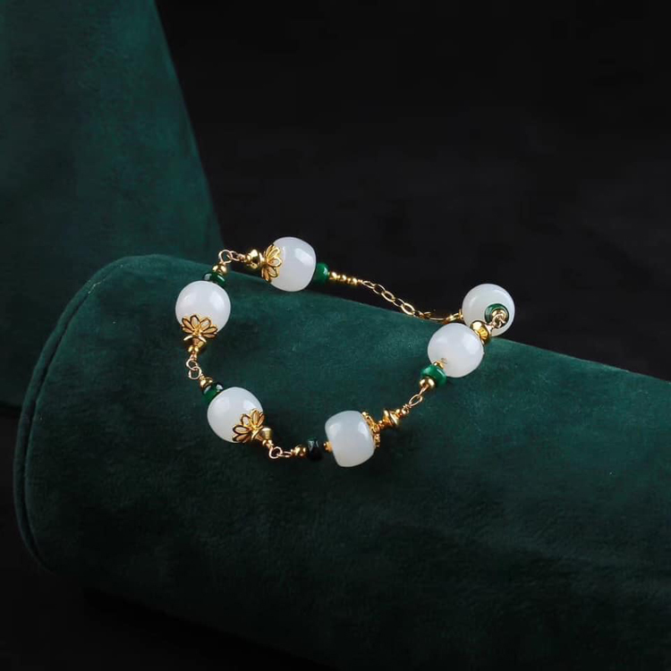 好運連連｜天然和田白玉花型手鍊
