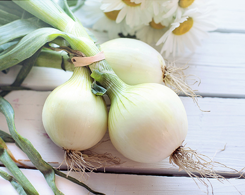 穩定血糖水平健康的食物：  要控制血糖水平，就要多食天然食物，山藥、洋蔥、海帶、木耳等都有助調節胰島素分泌，有著降血糖的作用。  可當作配菜再加以適當的主食，再配搭健康的烹調方式