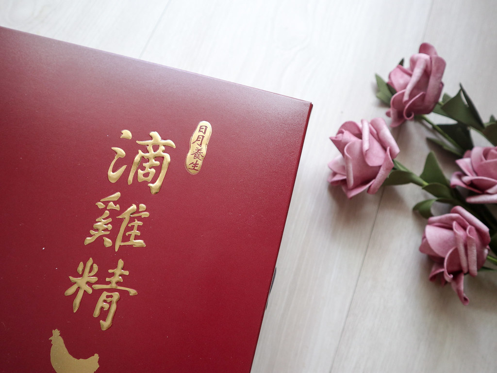 為了孩子，我們都想當一個打不倒的鋼鐵媽媽，  但媽媽不是神，也是會疲累生病的，  照顧孩子，首先要記得照顧好自己，  每天來一杯滴雞精，真的會有感氣色好、元氣飽的狀態，日月養生滴雞精真的甘甜好喝！