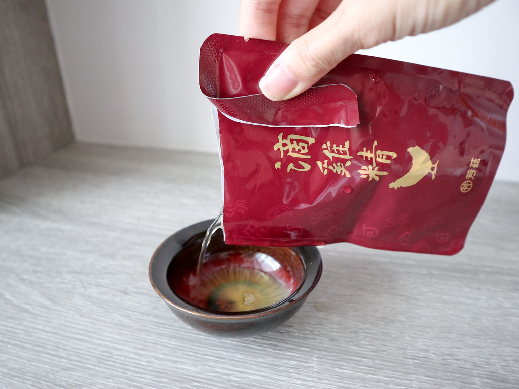 為了孩子，我們都想當一個打不倒的鋼鐵媽媽，  但媽媽不是神，也是會疲累生病的，  照顧孩子，首先要記得照顧好自己，  每天來一杯滴雞精，真的會有感氣色好、元氣飽的狀態，日月養生滴雞精真的甘甜好喝！