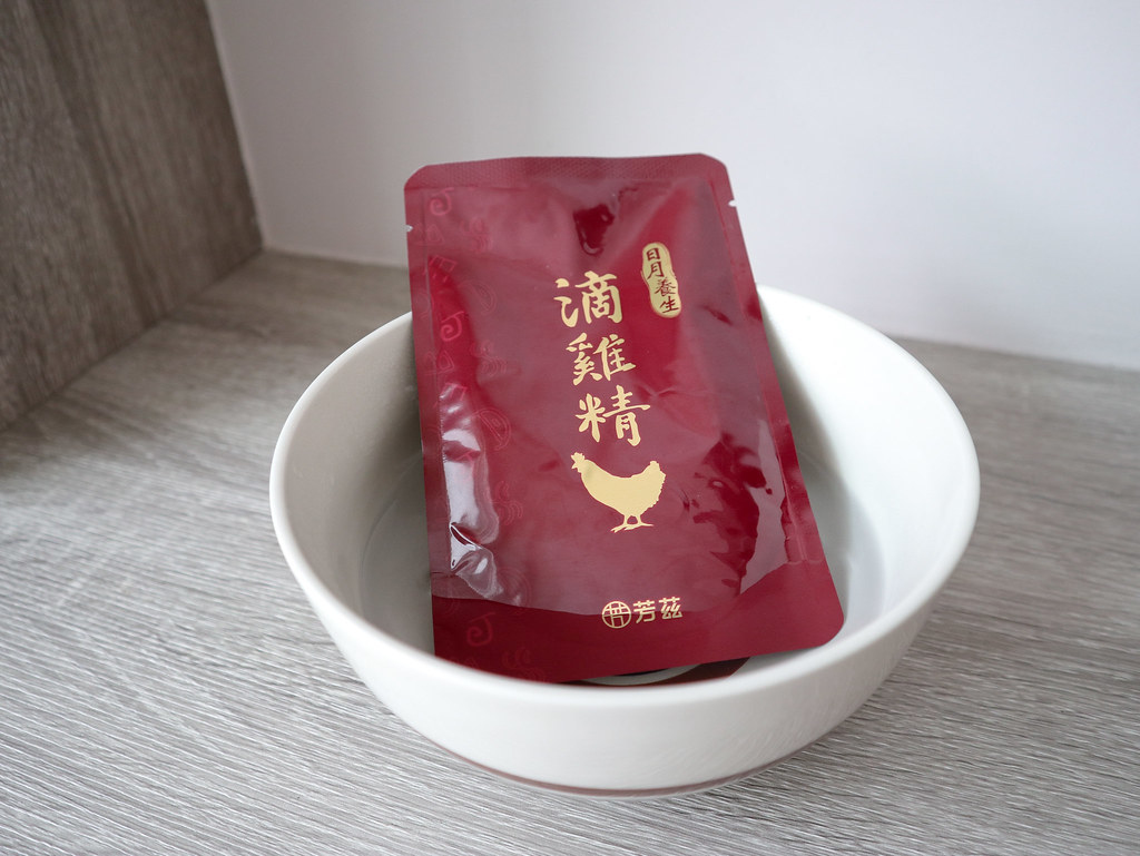 為了孩子，我們都想當一個打不倒的鋼鐵媽媽，  但媽媽不是神，也是會疲累生病的，  照顧孩子，首先要記得照顧好自己，  每天來一杯滴雞精，真的會有感氣色好、元氣飽的狀態，日月養生滴雞精真的甘甜好喝！