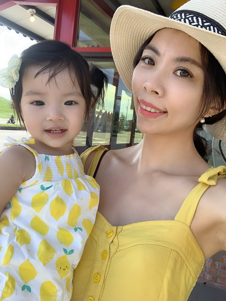 為了孩子，我們都想當一個打不倒的鋼鐵媽媽，  但媽媽不是神，也是會疲累生病的，  照顧孩子，首先要記得照顧好自己，  每天來一杯滴雞精，真的會有感氣色好、元氣飽的狀態，日月養生滴雞精真的甘甜好喝！