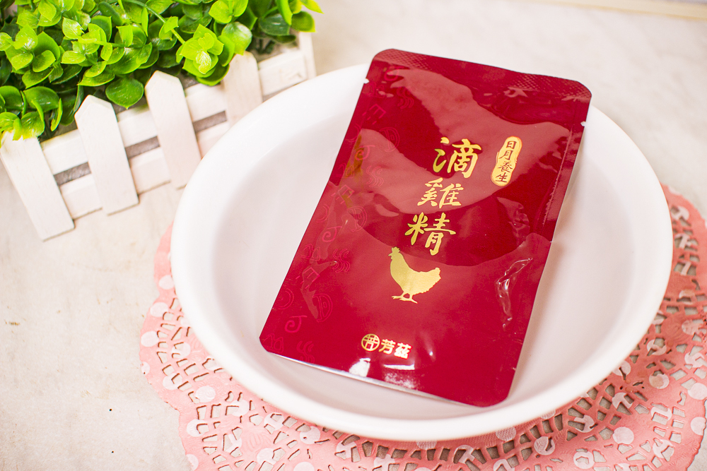 最近深感體力精力大不如從前，芳茲生技日月養生滴雞精零脂肪、零膽固醇、好喝無腥味，早上空腹溫熱喝一碗讓真的很有感。芳茲是在地數十年品牌「波蜜」研發生產，對於原料、食材與製程都非常嚴謹，嚴選青壯年紅羽土公雞，蛋白質更多、油脂更少。