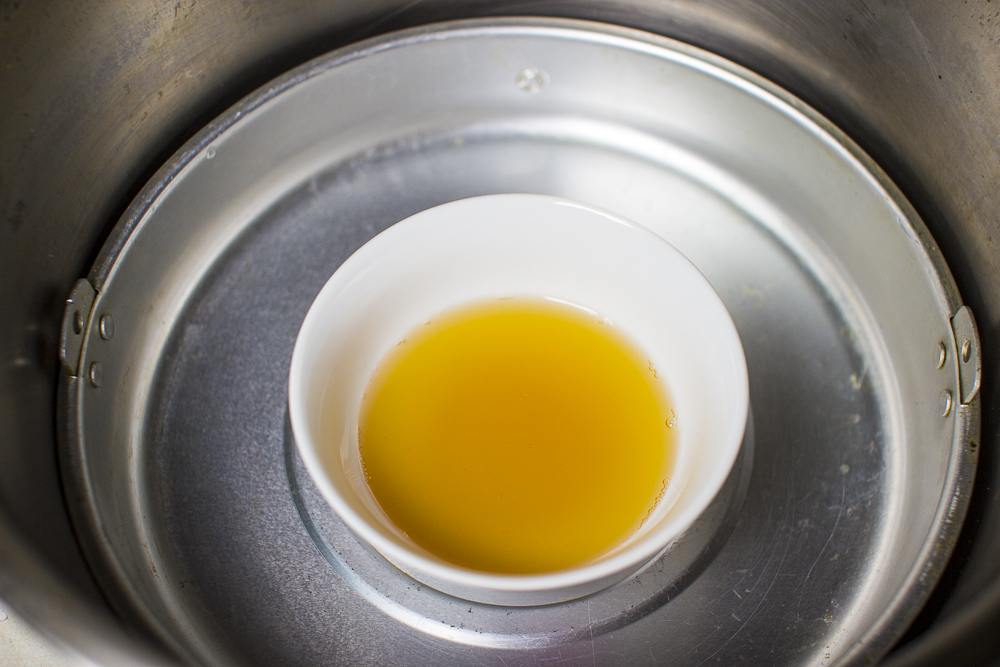 最近深感體力精力大不如從前，芳茲生技日月養生滴雞精零脂肪、零膽固醇、好喝無腥味，早上空腹溫熱喝一碗讓真的很有感。芳茲是在地數十年品牌「波蜜」研發生產，對於原料、食材與製程都非常嚴謹，嚴選青壯年紅羽土公雞，蛋白質更多、油脂更少。