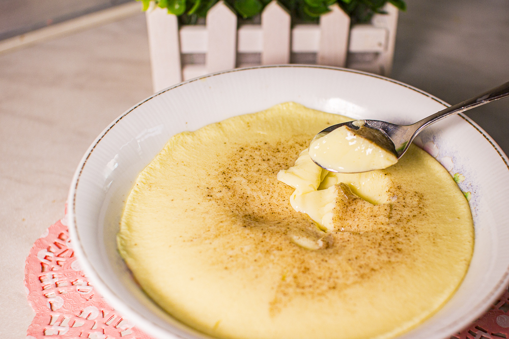 最近深感體力精力大不如從前，芳茲生技日月養生滴雞精零脂肪、零膽固醇、好喝無腥味，早上空腹溫熱喝一碗讓真的很有感。芳茲是在地數十年品牌「波蜜」研發生產，對於原料、食材與製程都非常嚴謹，嚴選青壯年紅羽土公雞，蛋白質更多、油脂更少。