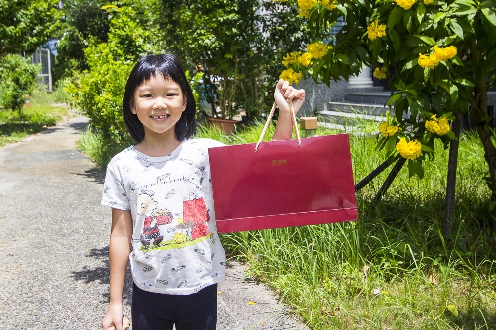 最近深感體力精力大不如從前，芳茲生技日月養生滴雞精零脂肪、零膽固醇、好喝無腥味，早上空腹溫熱喝一碗讓真的很有感。芳茲是在地數十年品牌「波蜜」研發生產，對於原料、食材與製程都非常嚴謹，嚴選青壯年紅羽土公雞，蛋白質更多、油脂更少。