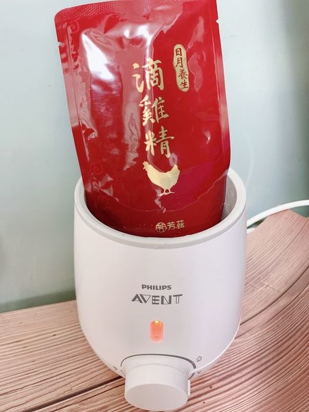 最近常常覺得體虛，做事提不起勁，讓我遇到了曾國城大力推薦的「芳茲生技・日月養生滴雞精」，因為經過高溫高壓滅菌可常溫保存，撕開即飲或簡單隔水加熱就可以馬上補充體力，全雞滴煉並採用高壓恆溫滴萃和蒸氣不回流技術，過程中不加任何一滴水,滴滴精萃,營養滿分！