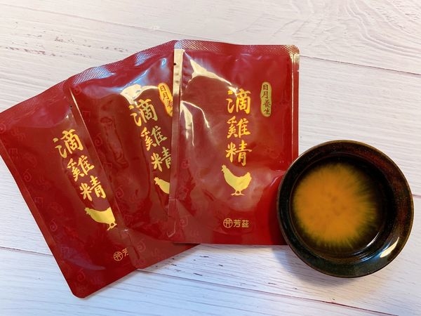 最近常常覺得體虛，做事提不起勁，讓我遇到了曾國城大力推薦的「芳茲生技・日月養生滴雞精」，因為經過高溫高壓滅菌可常溫保存，撕開即飲或簡單隔水加熱就可以馬上補充體力，全雞滴煉並採用高壓恆溫滴萃和蒸氣不回流技術，過程中不加任何一滴水,滴滴精萃,營養滿分！