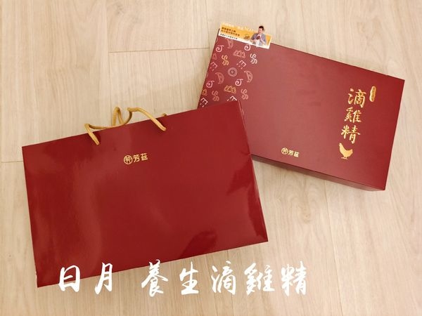 一打二對我來說是家常便飯，體力和精神都非常的消耗，疲憊感也跟著來，日月養生滴雞精經過高溫高壓滅菌，常溫保存即可，簡單在電鍋裡加熱，隨時補充好體力，嚴選青壯年紅羽土公雞，喝起來沒有老母雞的油膩感，真正全雞煉滴，甘醇濃郁、清爽好喝又順口，營養更完整！