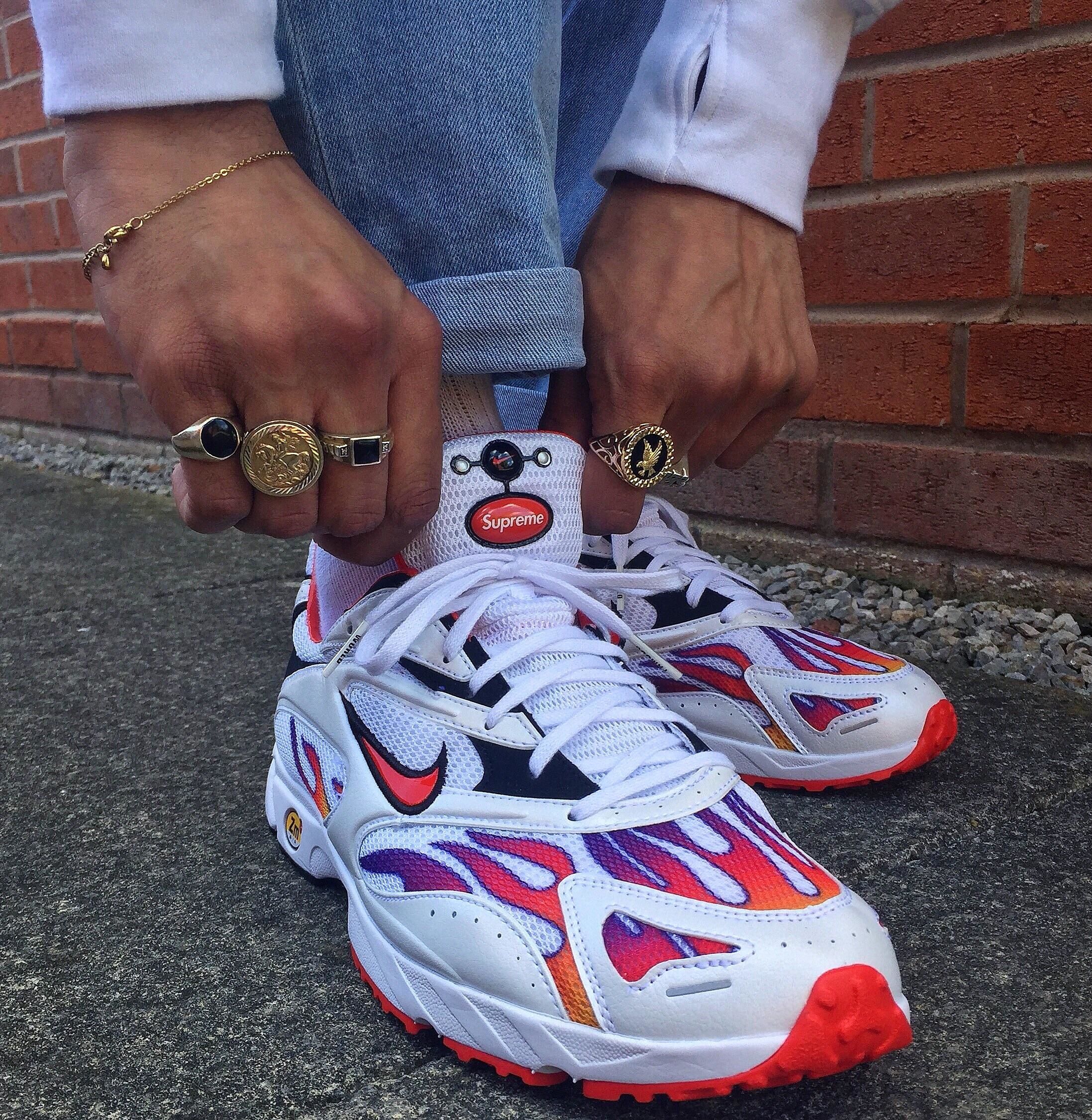 SUPREME x NIKE AIR STREAK SPECTRUM PLUS AQ1279 100