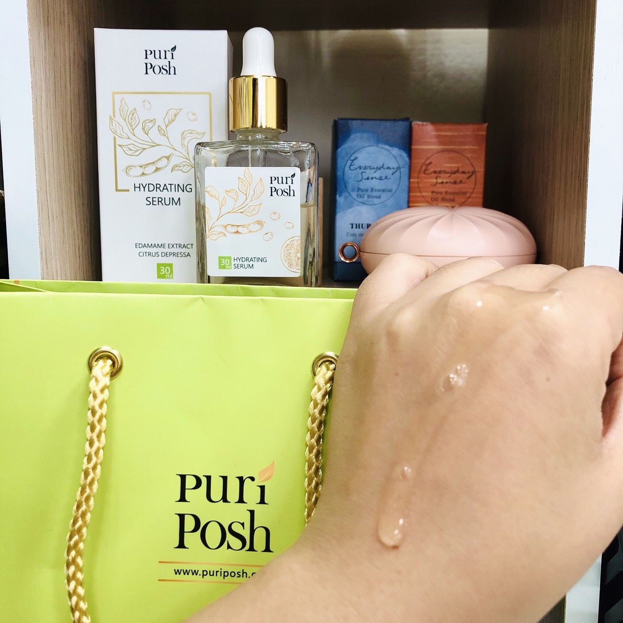 PuriPosh煥妍緊緻精華液 吸收度不錯，很喜歡淡淡的味道