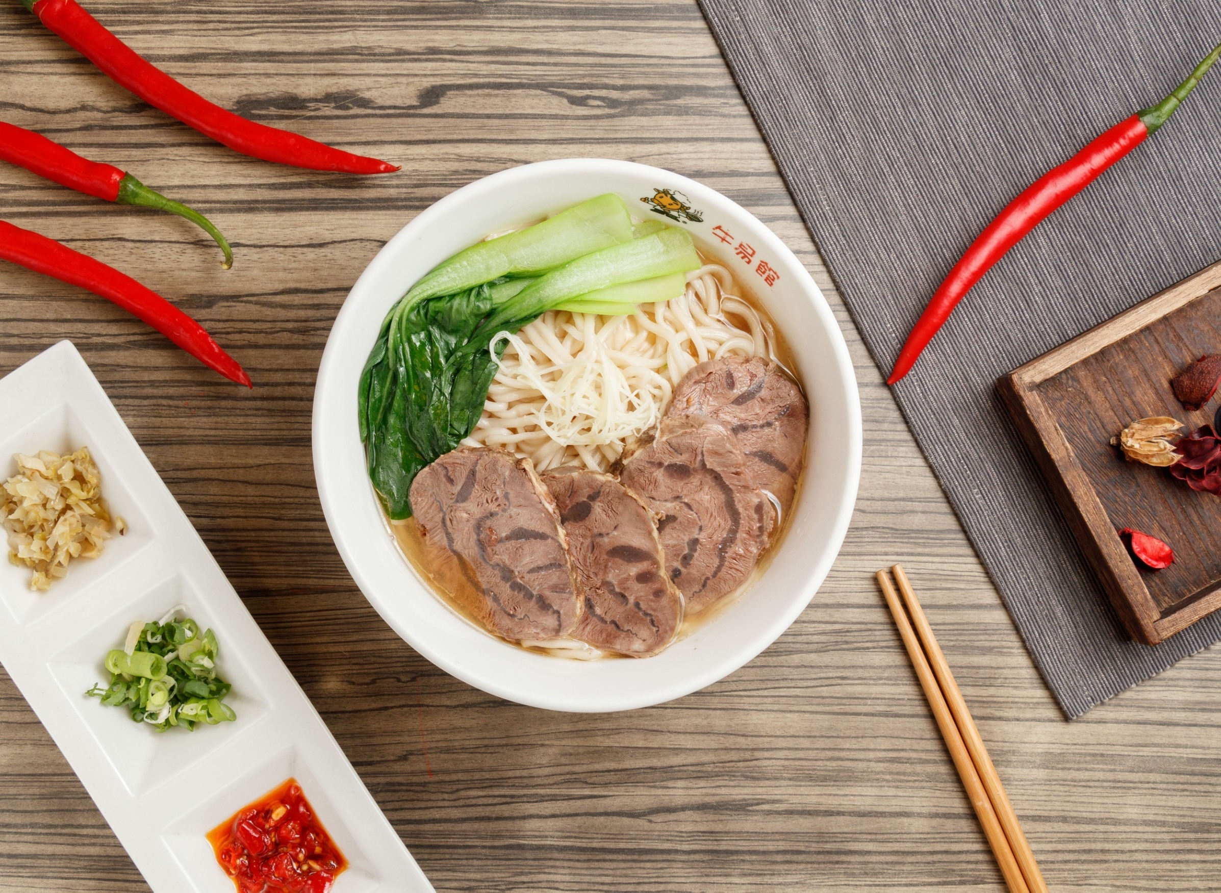 【 YouTube專案】牛易館 清燉極品牛肉麵 冷凍包 (極品腱心4入裝)