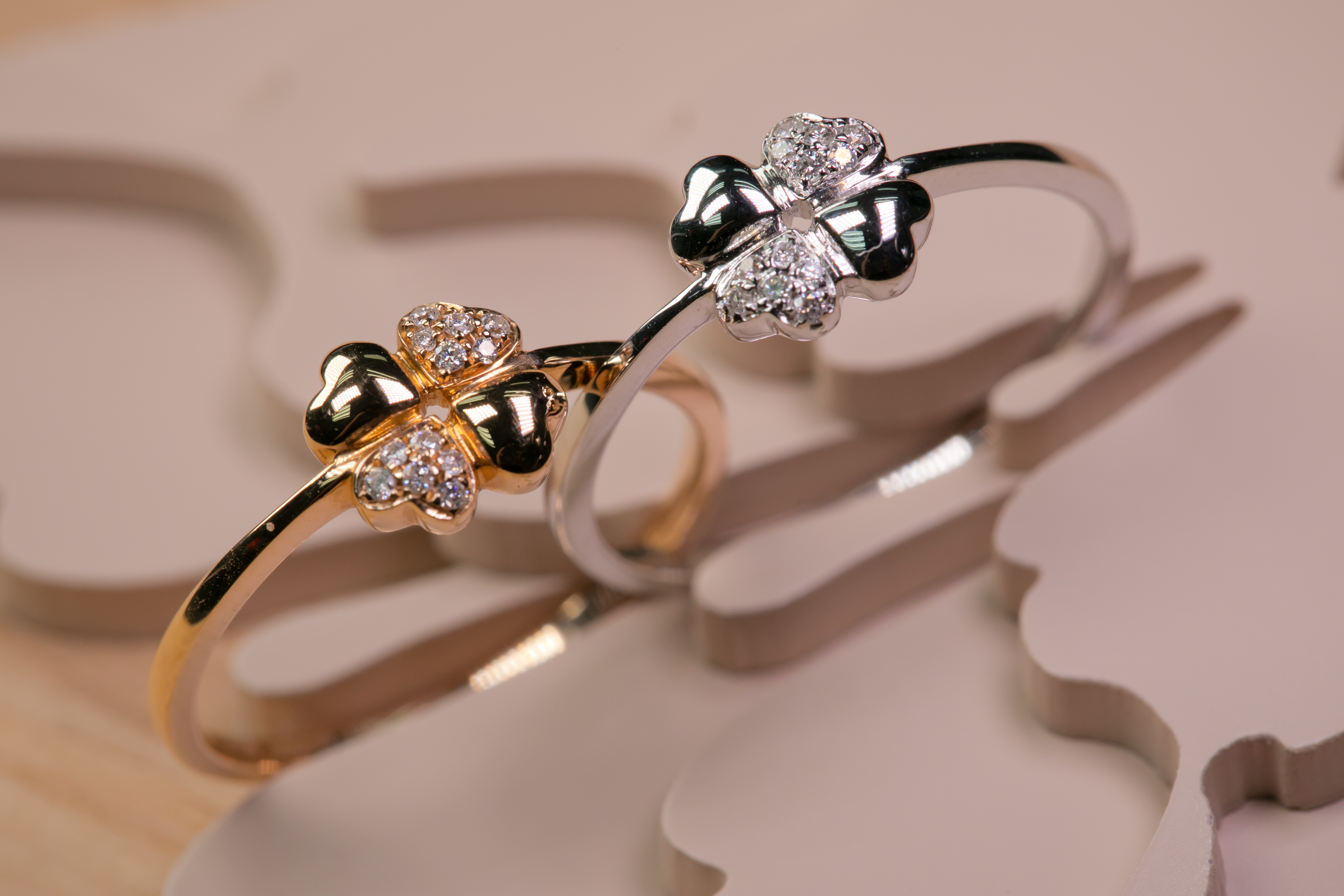 18K 金四葉草鑽石戒指