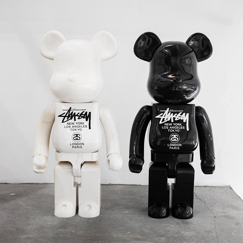 通年定番 STUSSY WORLD TOUR BE@RBRICK 1000% | www.butiuae.com