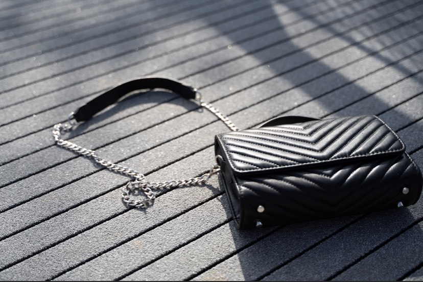 小羊皮V字條紋包