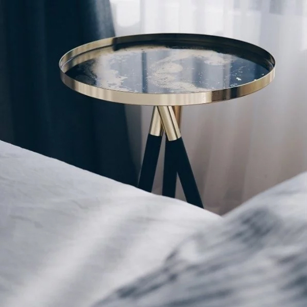 經典黑金 金屬邊桌