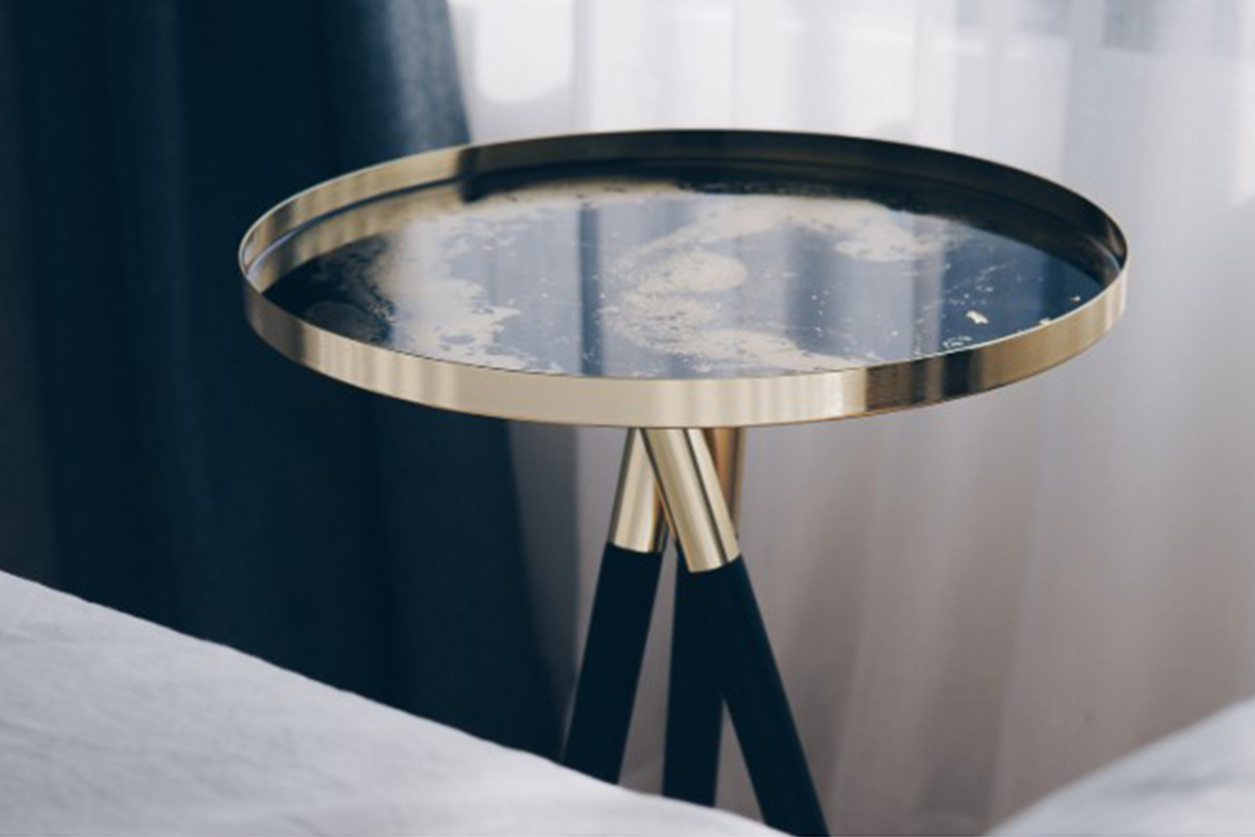 經典黑金 金屬邊桌