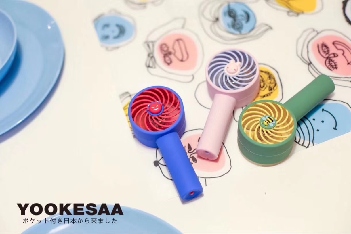 日本品牌 Yookesaa 超輕手持座枱兩用隨身强力風扇(3色)