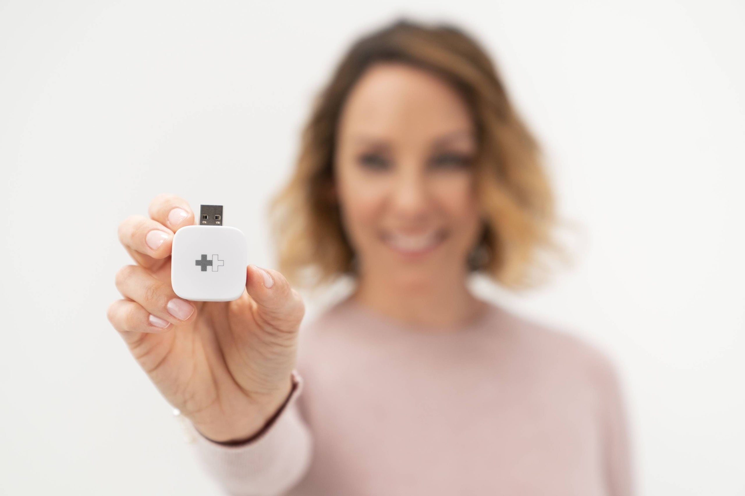 HyperCube 自動備份USB 充電插頭 (iPhone/ Android可用)