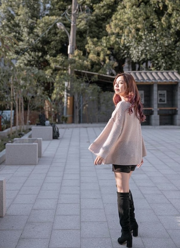 寬版設計的台灣製針織毛衣自然的垂墜感立即修飾身型