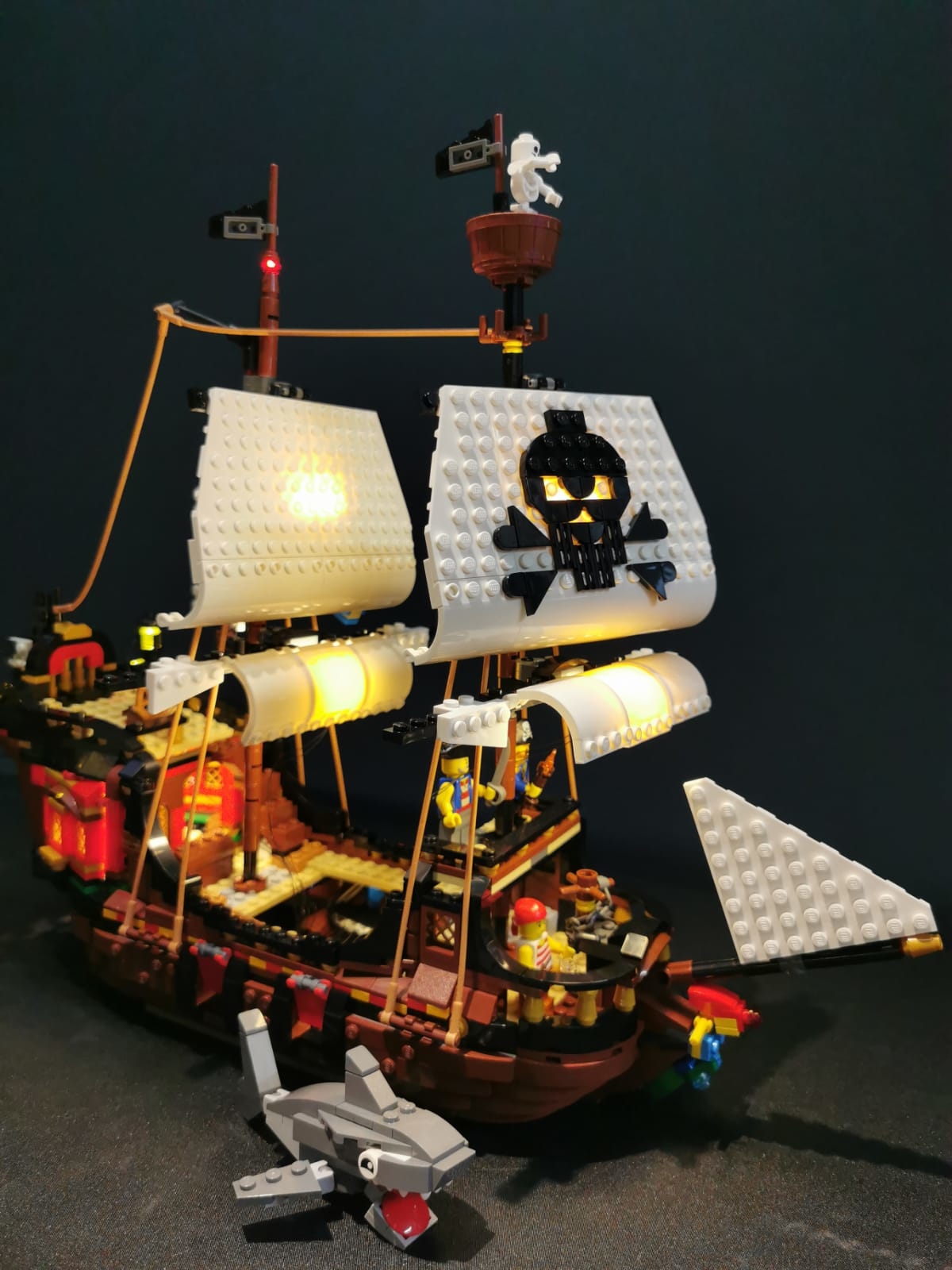 moc LED light for LEGO Creator 31109 : 海盜旅館
