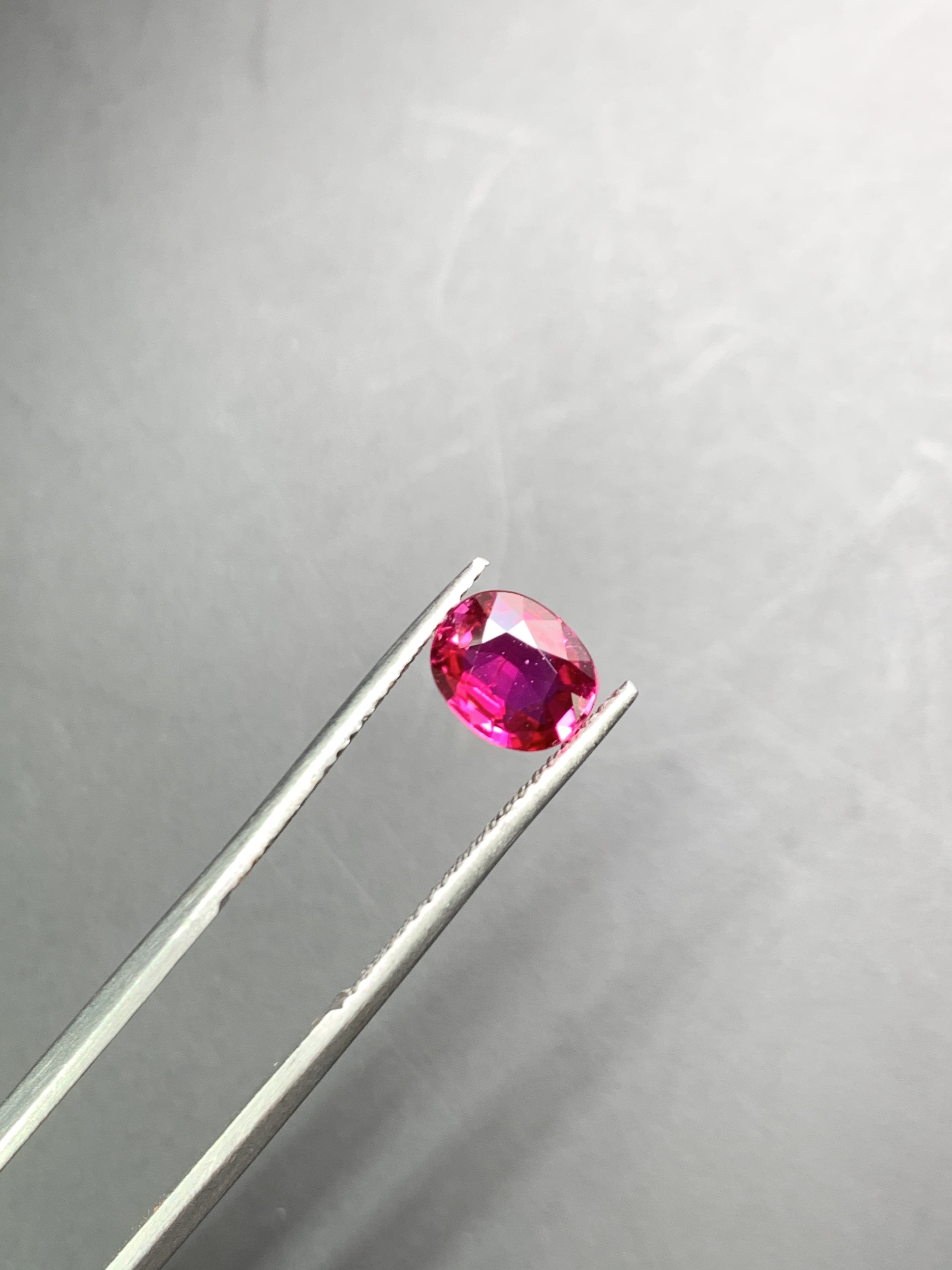 1.13ct 橢圓形無燒紅寶石