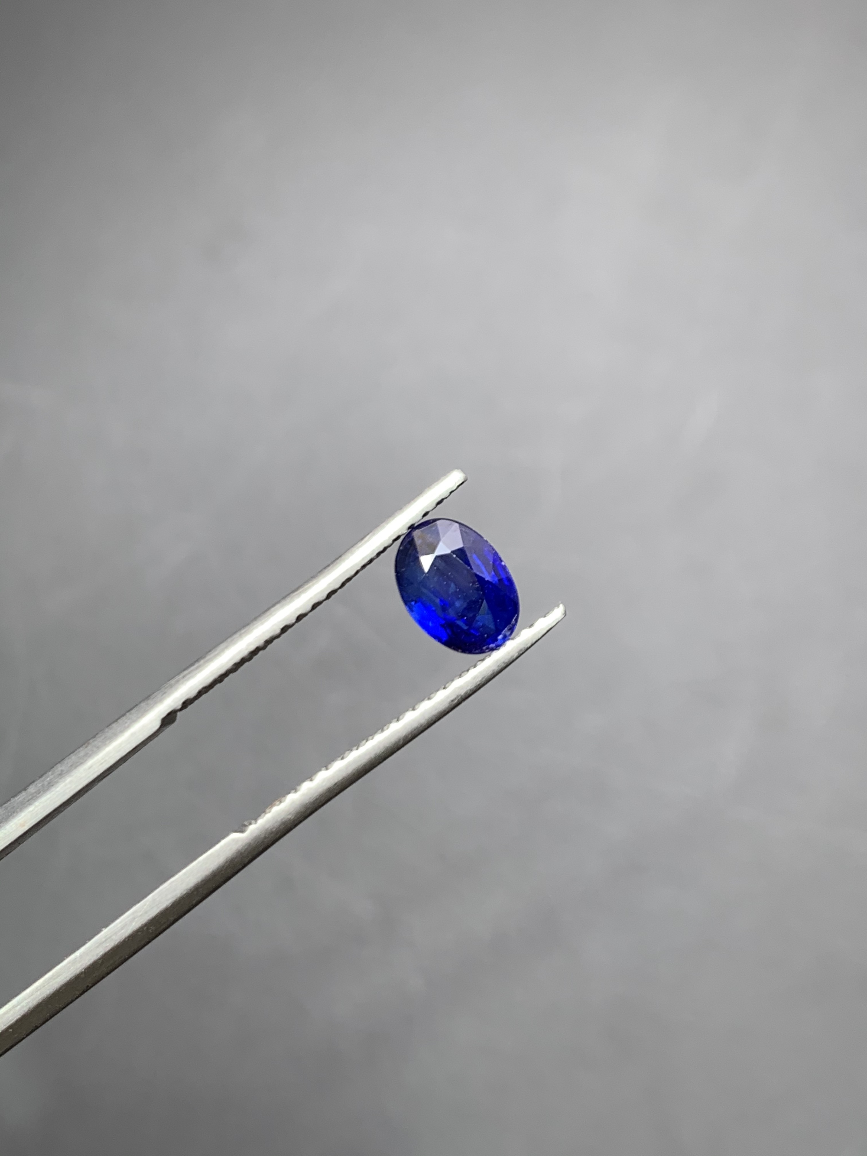 0.98ct 橢圓形藍寶石