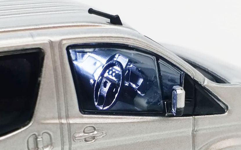 1/64 Toyota Hiace 300 (Silver Mica Metallic) (C33122)