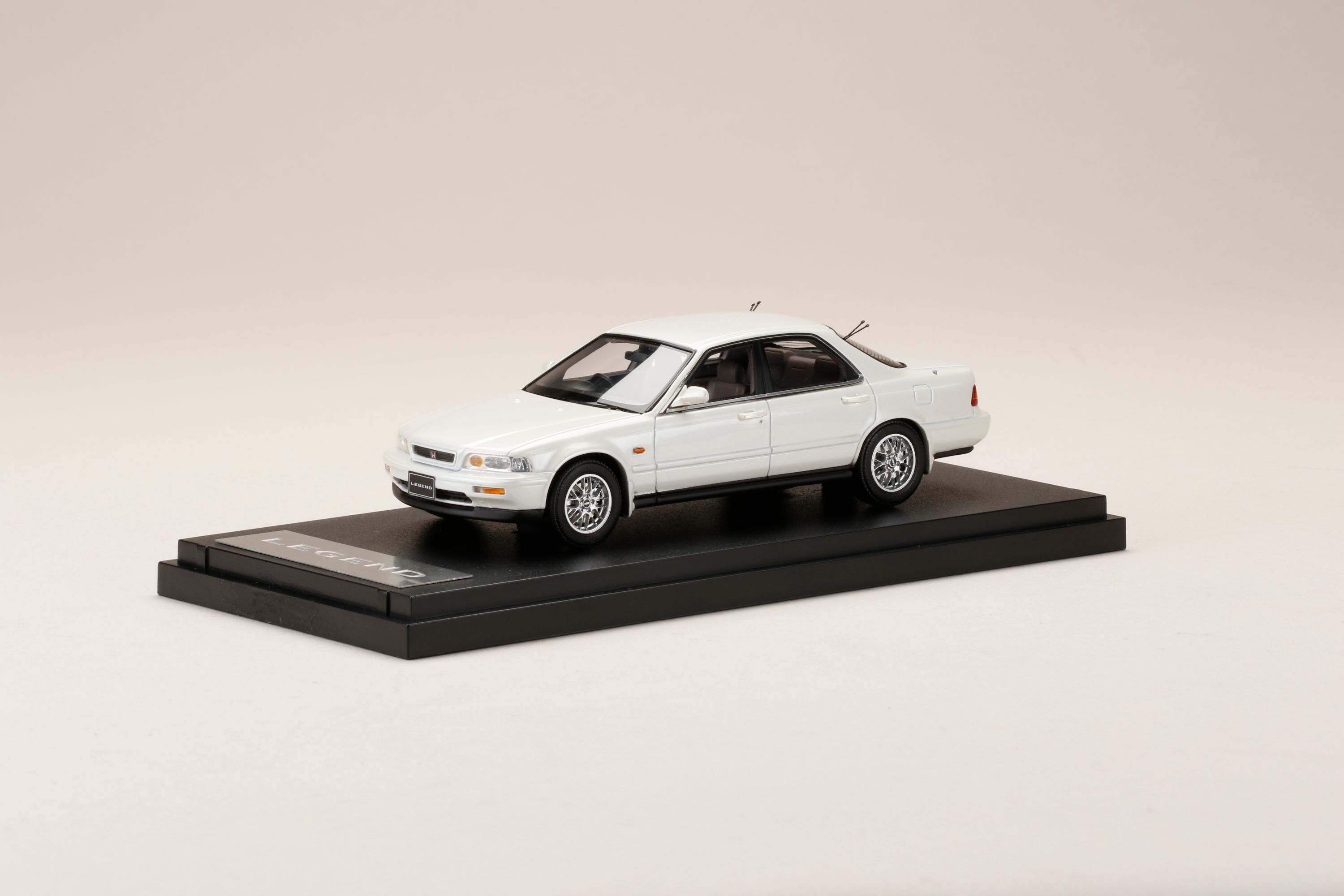 1/43 MARK43 Honda Legend α (KA7) Customized Version White (PM43142CW)