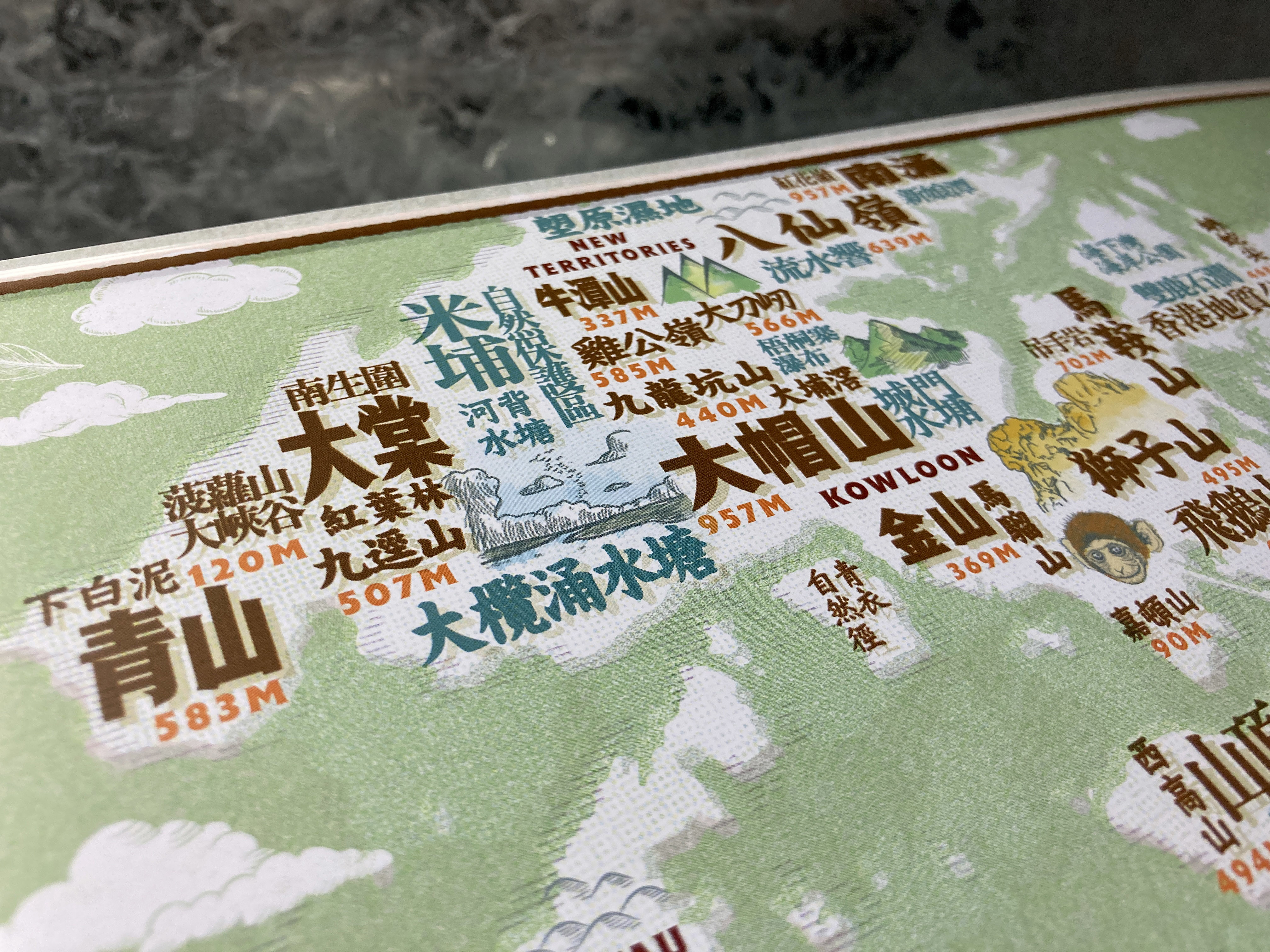 IP043 -《香港山系地圖》鐵牌製品