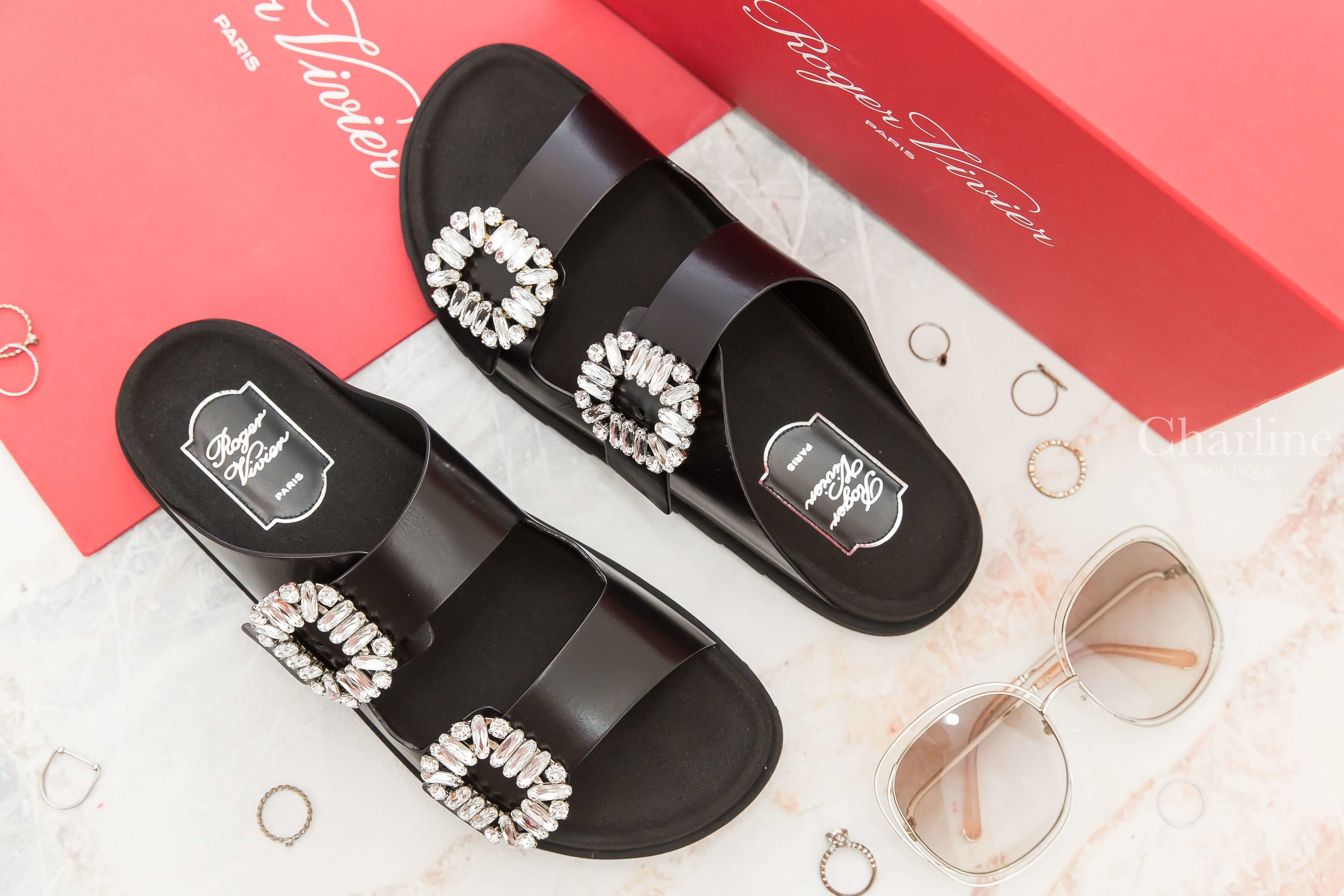 Roger Vivier Slidy Viv' Strass Buckle Sandals In Leather 黑色皮革銀色水晶方鑽平底涼鞋-Charline Boutique 精品代購