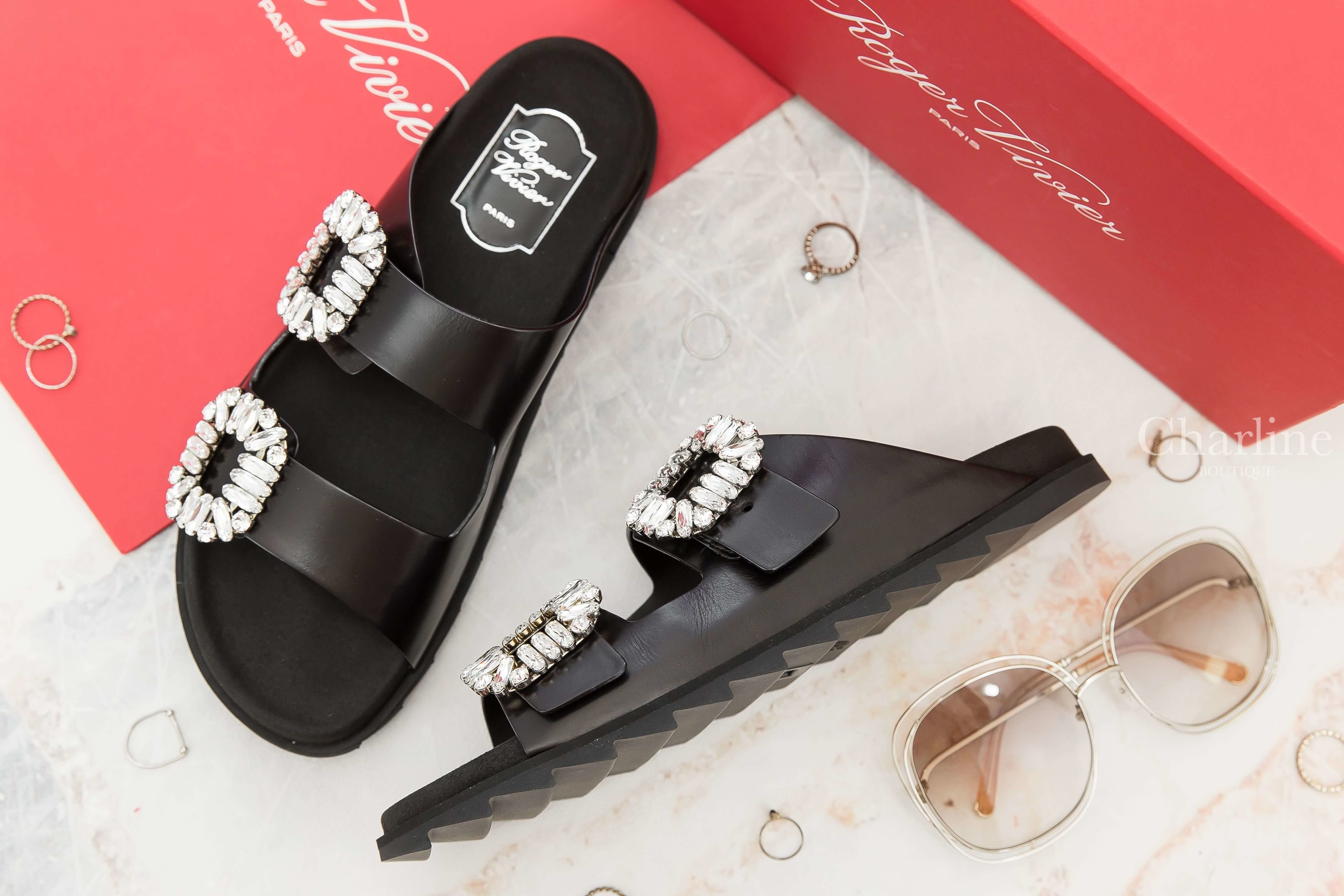 Roger Vivier Slidy Viv' Strass Buckle Sandals In Leather 黑色皮革銀色水晶方鑽平底涼鞋-Charline Boutique 精品代購