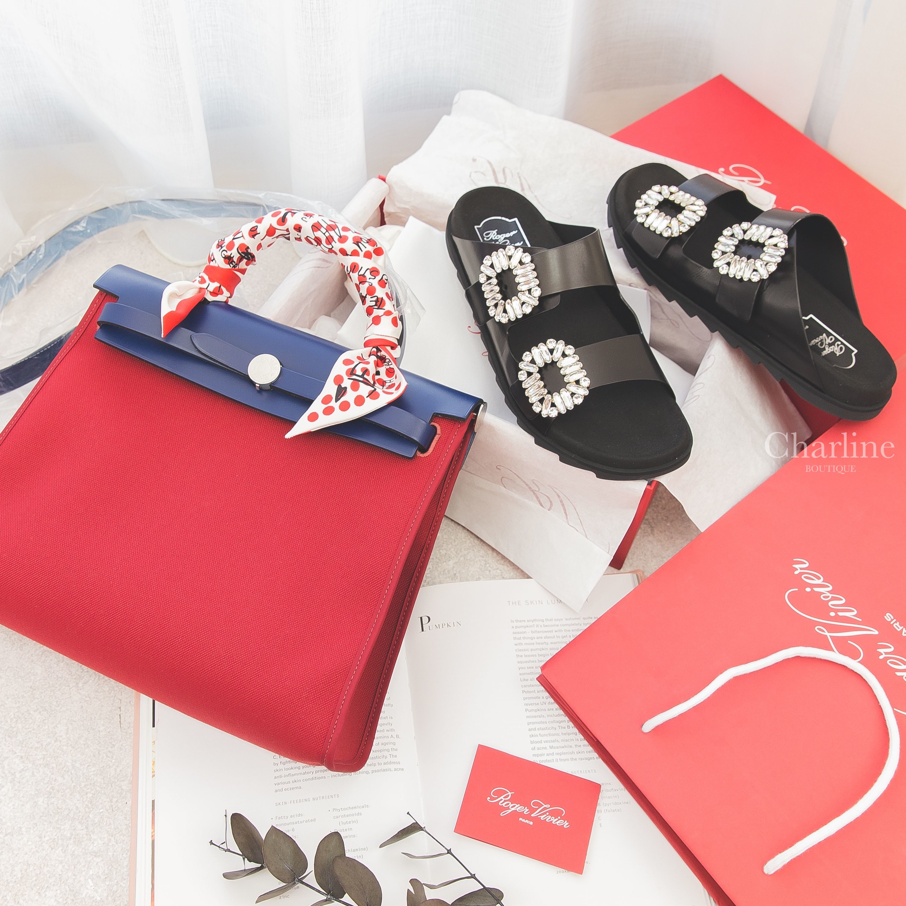 Roger Vivier Sandals 黑色皮革銀色水晶方鑽平底涼鞋,Hermès Herbag Zip 31cm 石榴紅拼寶石藍銀釦手提肩背包,Dior Scarf 情人節限定款白色紅色點點塗鴉絲巾-Charline Boutique 精品代購