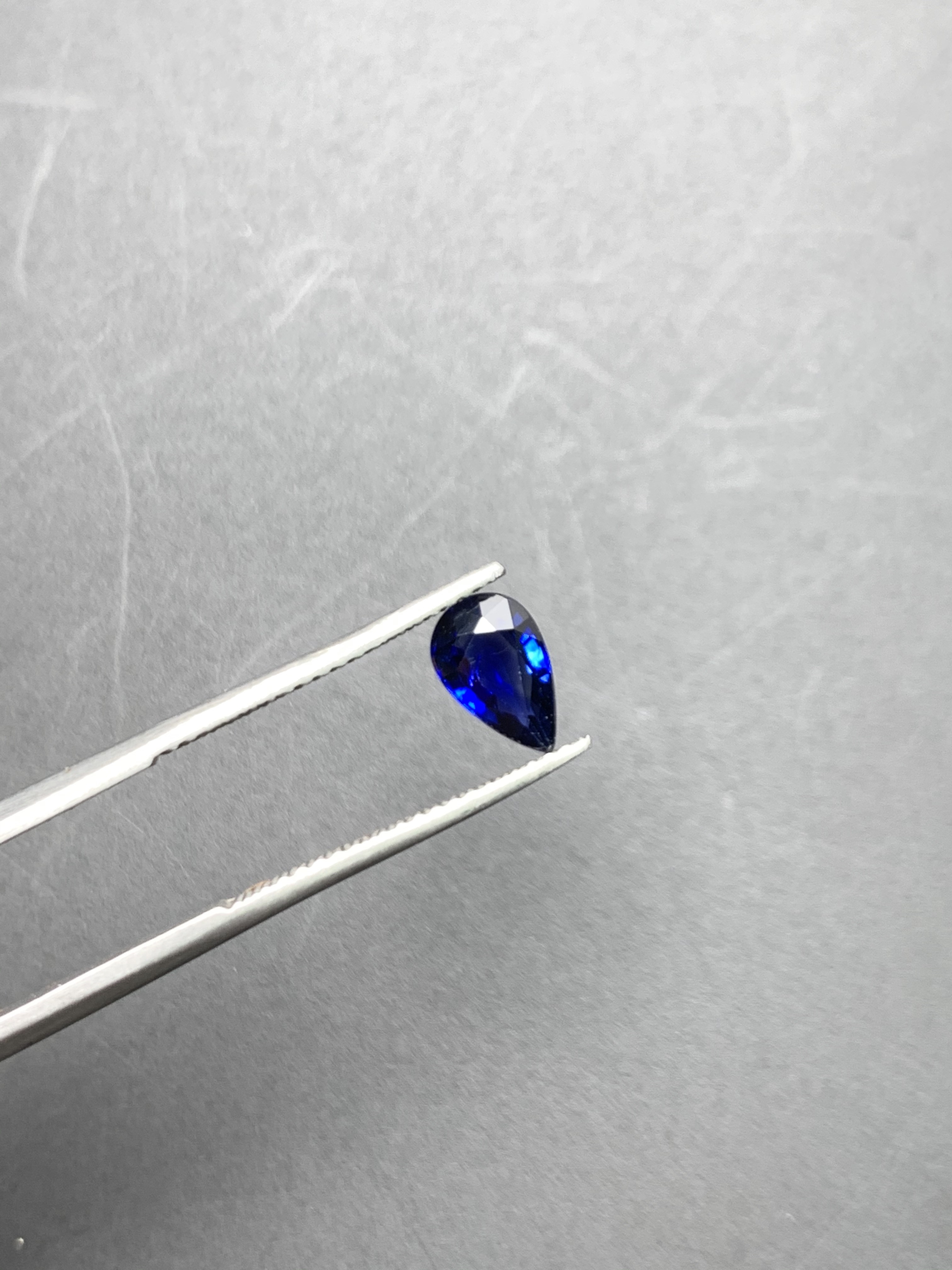 1.0ct 水滴形藍寶石