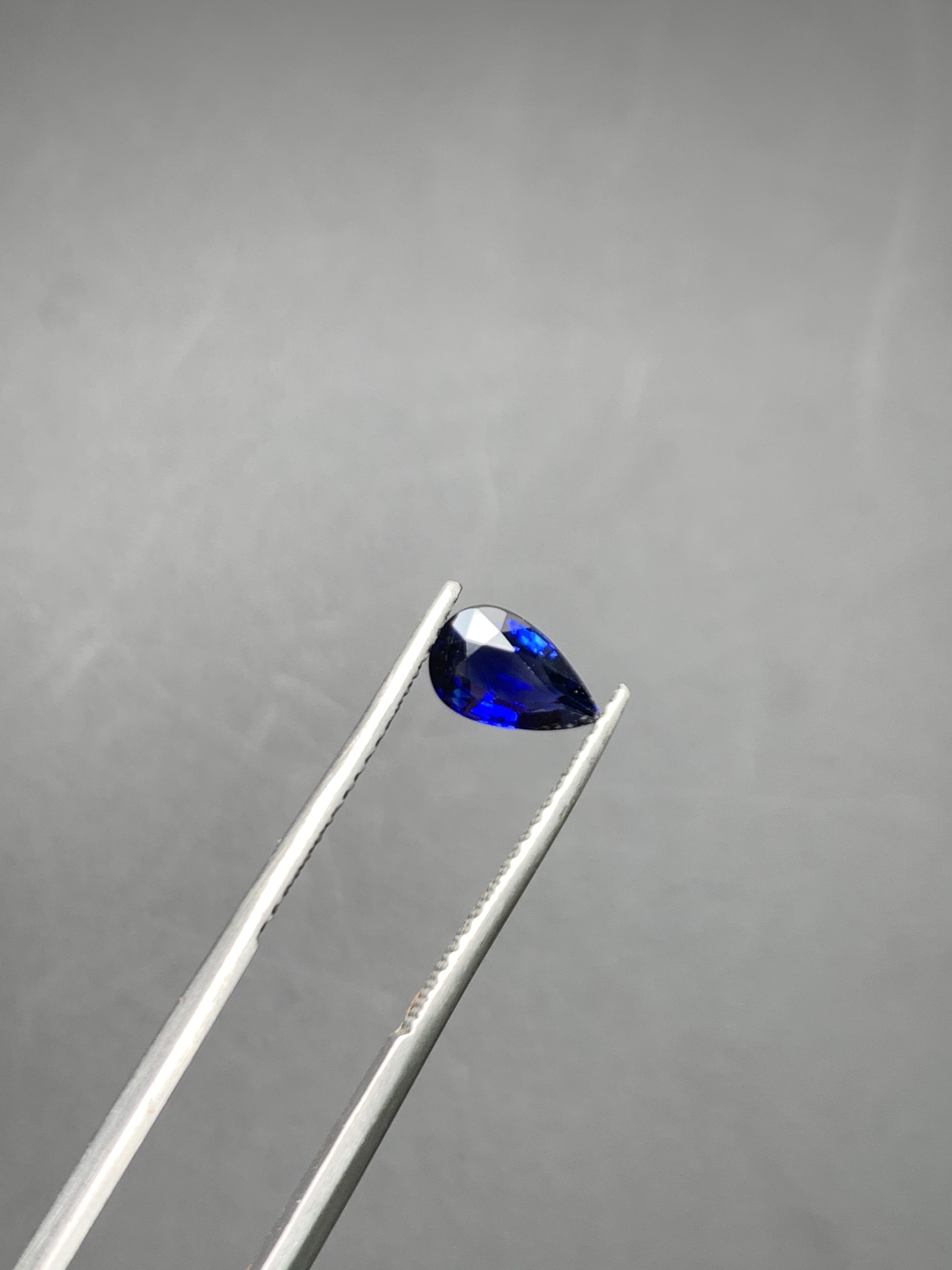 1.0ct 水滴形藍寶石