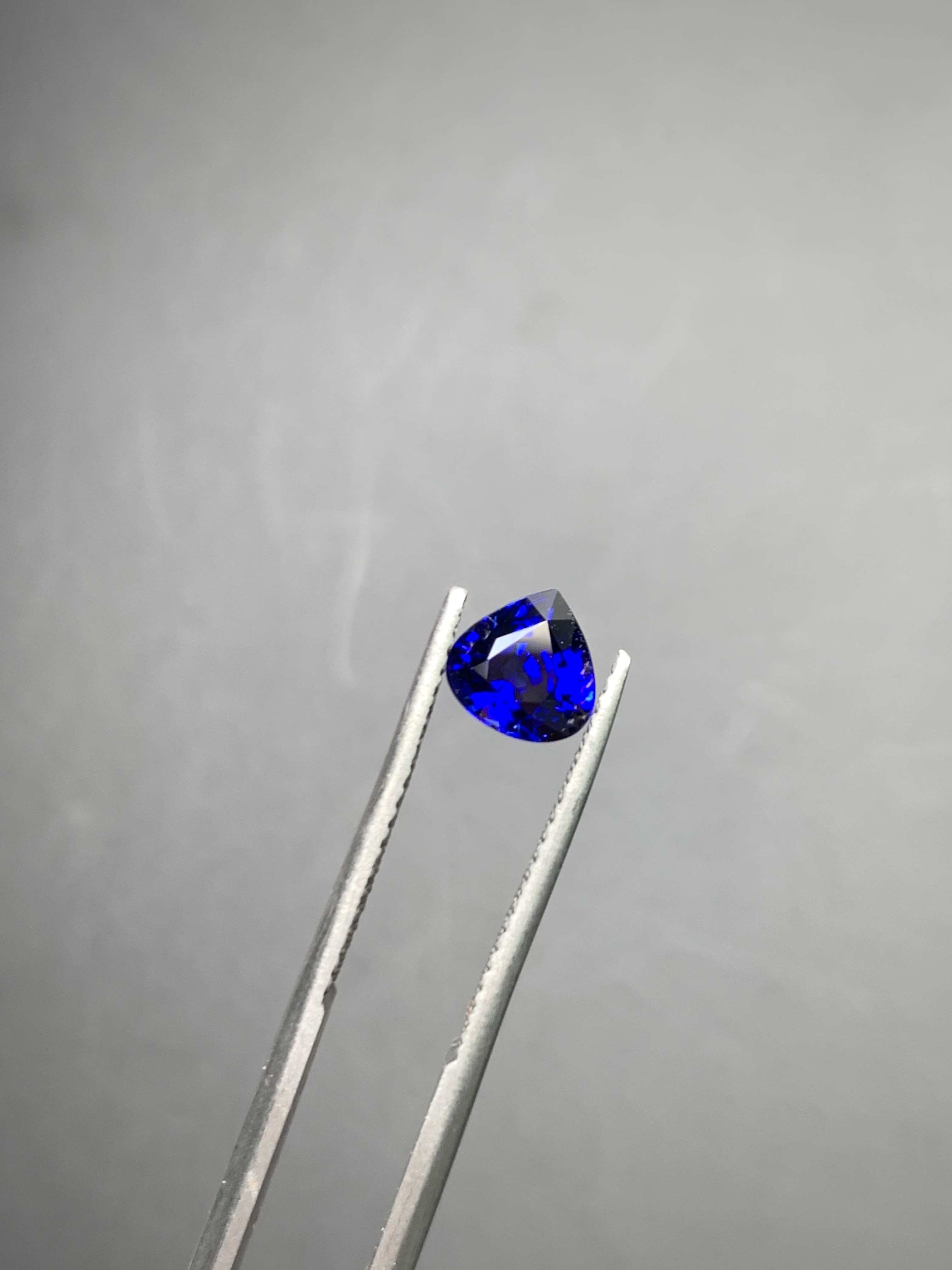 1.09ct 水滴形藍寶石