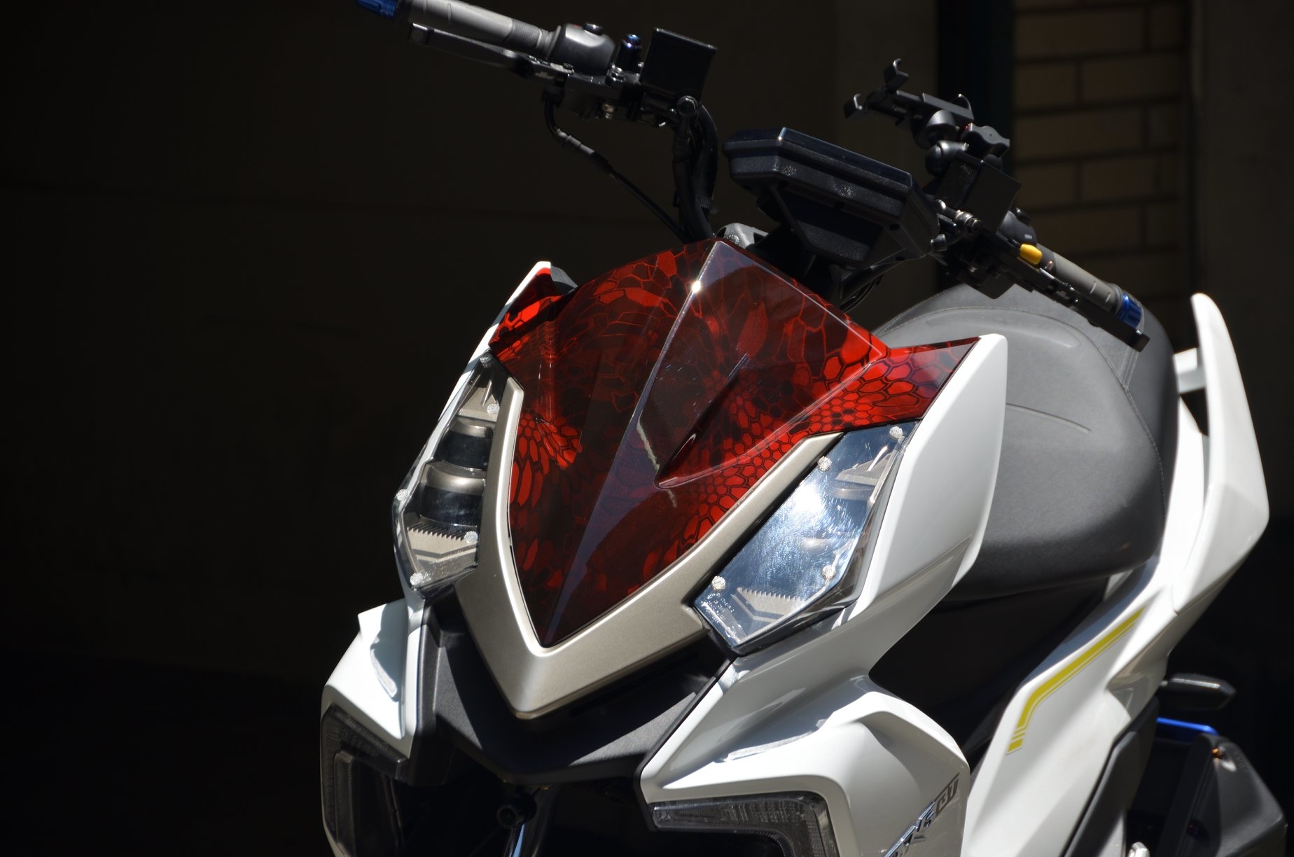 EPIC 水轉印大盾 DRG 原廠料件加工 碳纖維 髮絲紋 蛇皮紋