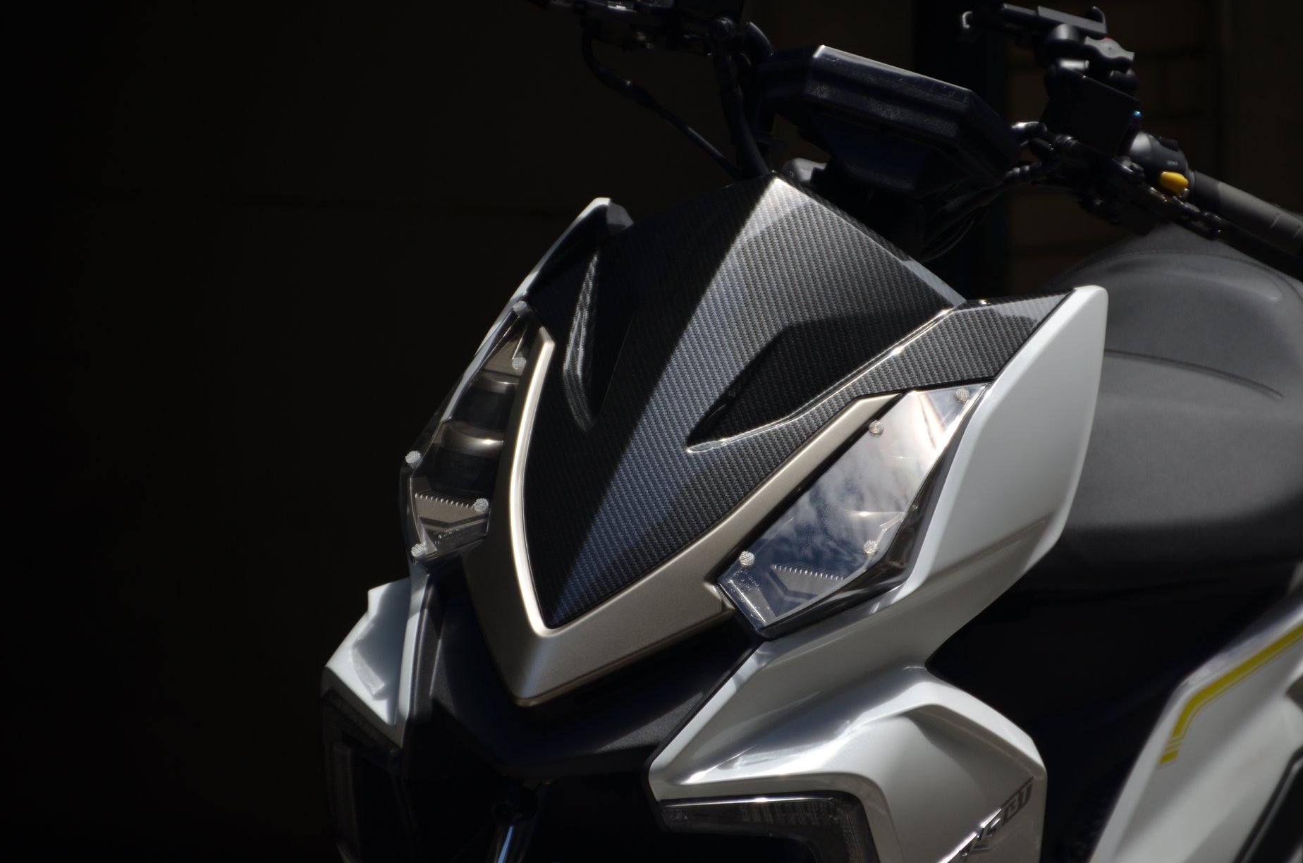 EPIC 水轉印大盾 DRG 原廠料件加工 碳纖維 髮絲紋 蛇皮紋