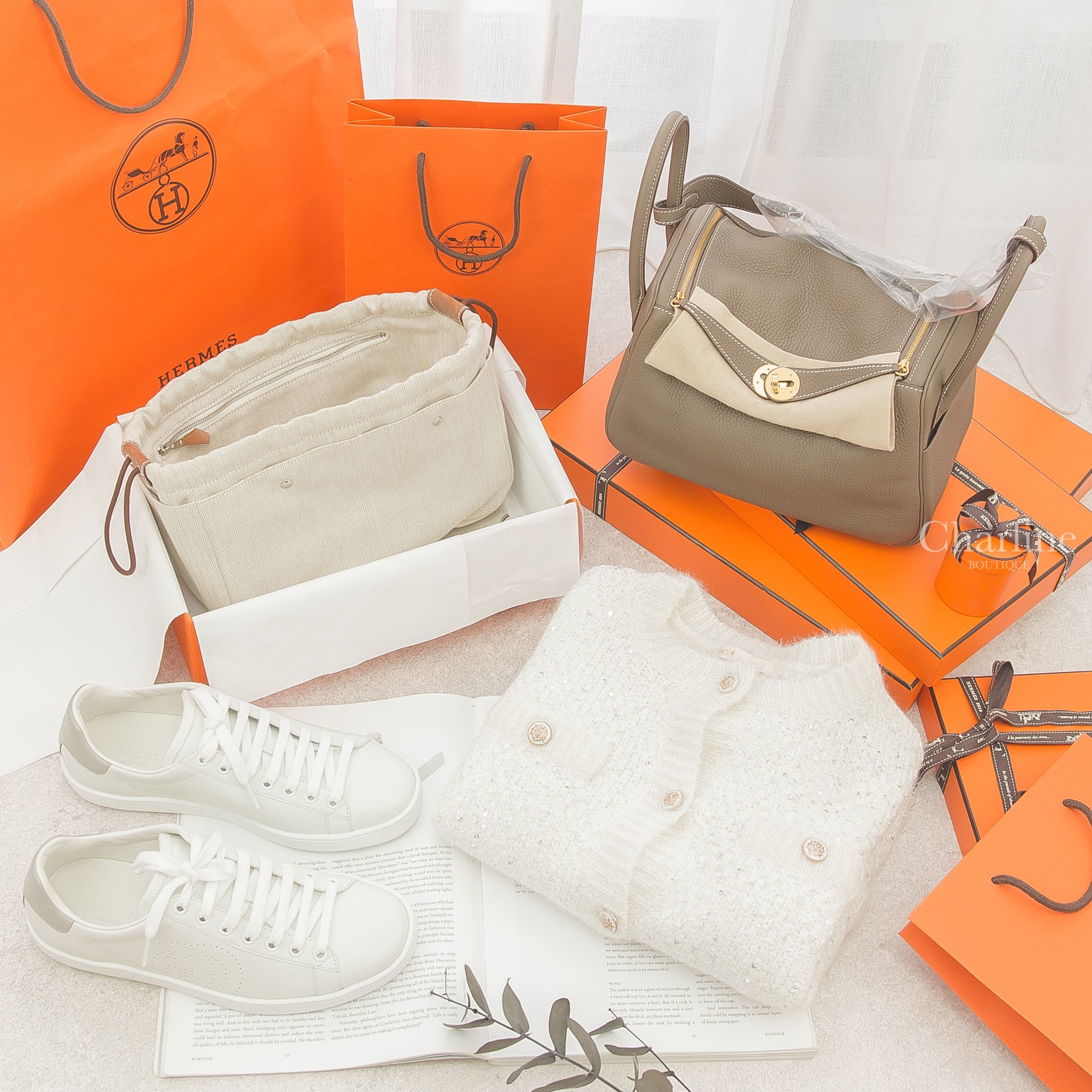 Hermès Lindy 26cm T/C 大象灰金釦,Hermès Fourbi 25 Pouch 自然色大型帆布拼棕色小牛皮內袋,Gucci Ace Sneaker 白色灰尾雷射洞洞GG運動鞋-Charline Boutique 精品代購