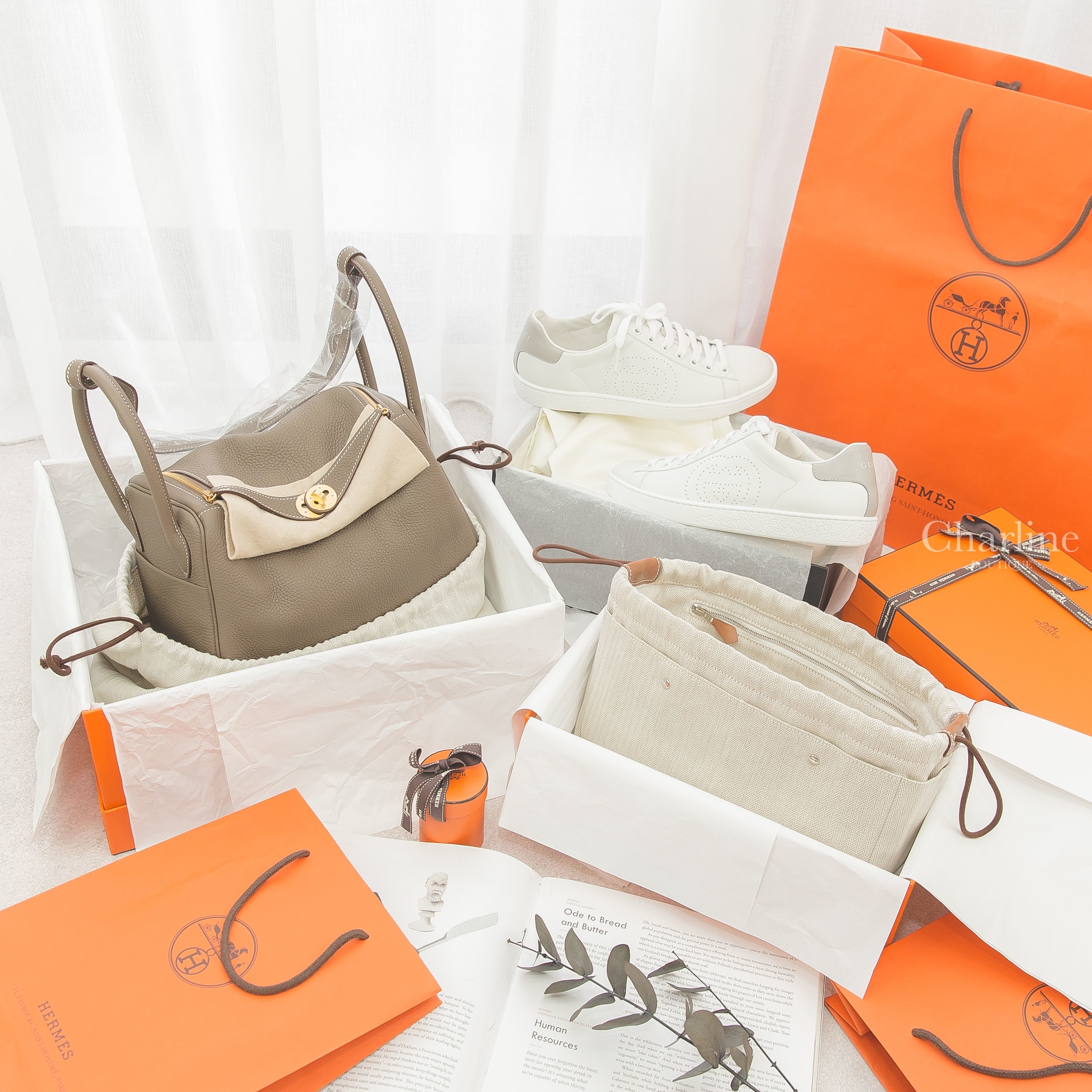 Hermès Lindy 26cm T/C 大象灰金釦,Hermès Fourbi 25 Pouch 自然色大型帆布拼棕色小牛皮內袋,Gucci Ace Sneaker 白色灰尾雷射洞洞GG運動鞋-Charline Boutique 精品代購