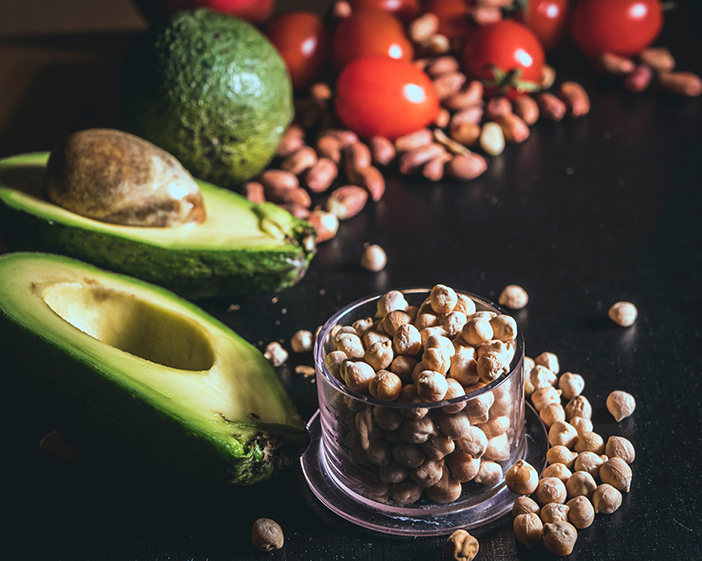 改善腦退化的食物：  天然食材本身含大量營養，對腦部認知能力、神經傳導都大有幫助，能有效改善及預防腦退化  採用「地中海式飲食」，多吃蔬果、豆類、堅果類、魚類及五殼米，並以蒸、烤等簡單烹調方式，少量橄欖油、天然香料、鹽，避免過度調味