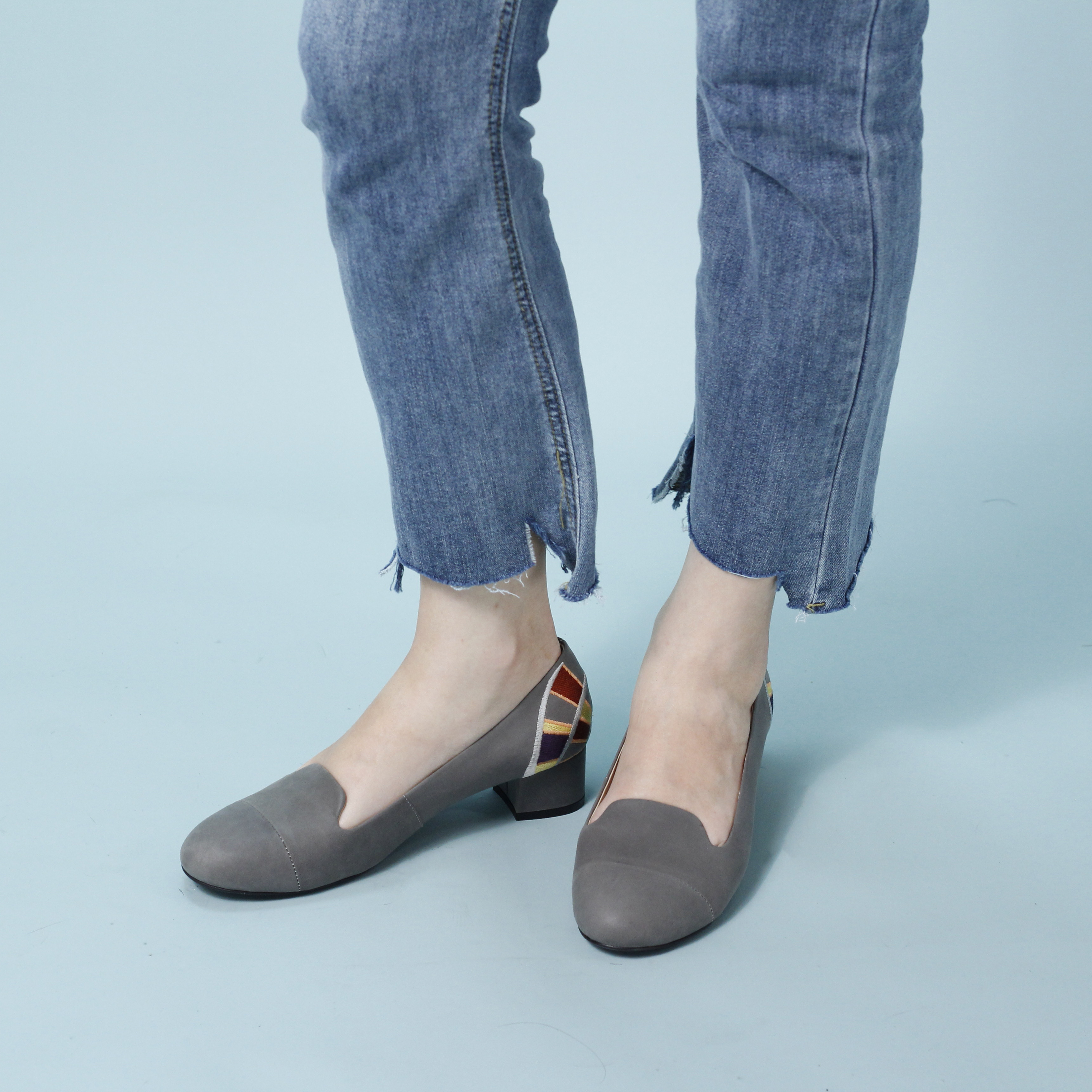 刺繡低跟女鞋｜蒲公英花火 (摩登灰)