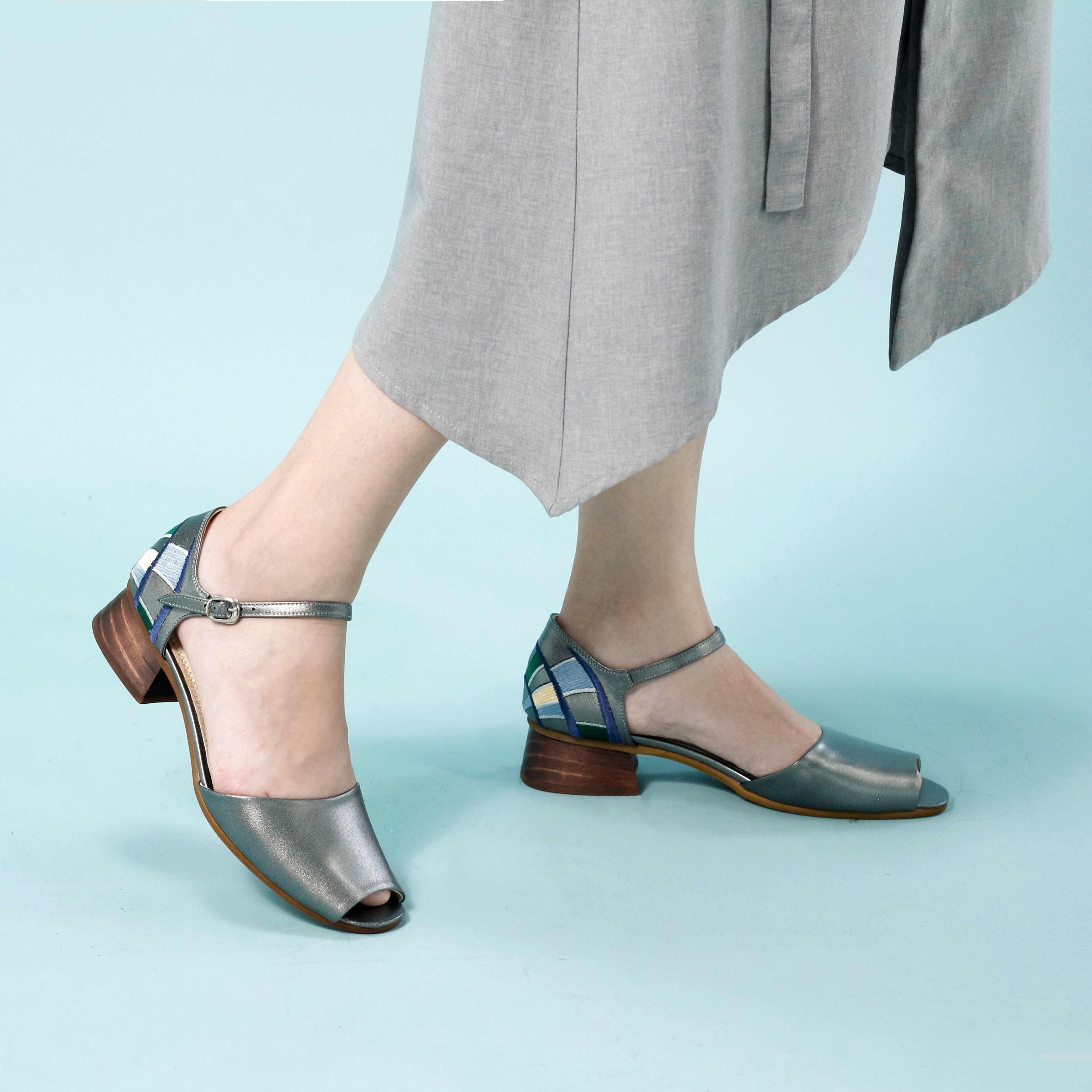 刺繡木跟魚口鞋｜蒲公英花火 (黑銀)