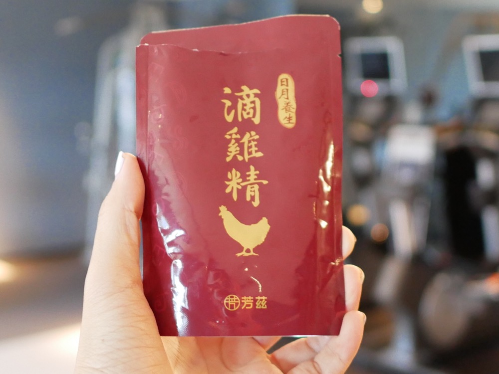 對於吃的東西就開始挑剔起來，希望有營養，可以補充運動後的體力，就選擇了滴雞精，方便攜帶，容易保存的，就找到了芳茲生技日月養生滴雞精，通過多項SGS檢驗合格，低熱量、零膽固醇、零脂肪，只留營養不留豐滿，特殊去雜質技術，滴雞精順口無腥味，大人小孩都愛喝。