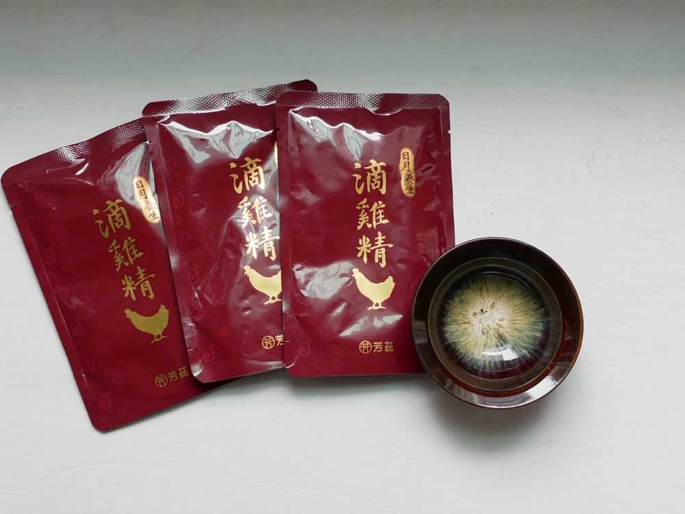 對於吃的東西就開始挑剔起來，希望有營養，可以補充運動後的體力，就選擇了滴雞精，方便攜帶，容易保存的，就找到了芳茲生技日月養生滴雞精，通過多項SGS檢驗合格，低熱量、零膽固醇、零脂肪，只留營養不留豐滿，特殊去雜質技術，滴雞精順口無腥味，大人小孩都愛喝。