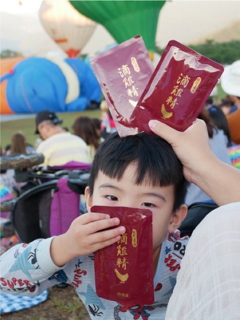 對於吃的東西就開始挑剔起來，希望有營養，可以補充運動後的體力，就選擇了滴雞精，方便攜帶，容易保存的，就找到了芳茲生技日月養生滴雞精，通過多項SGS檢驗合格，低熱量、零膽固醇、零脂肪，只留營養不留豐滿，特殊去雜質技術，滴雞精順口無腥味，大人小孩都愛喝。